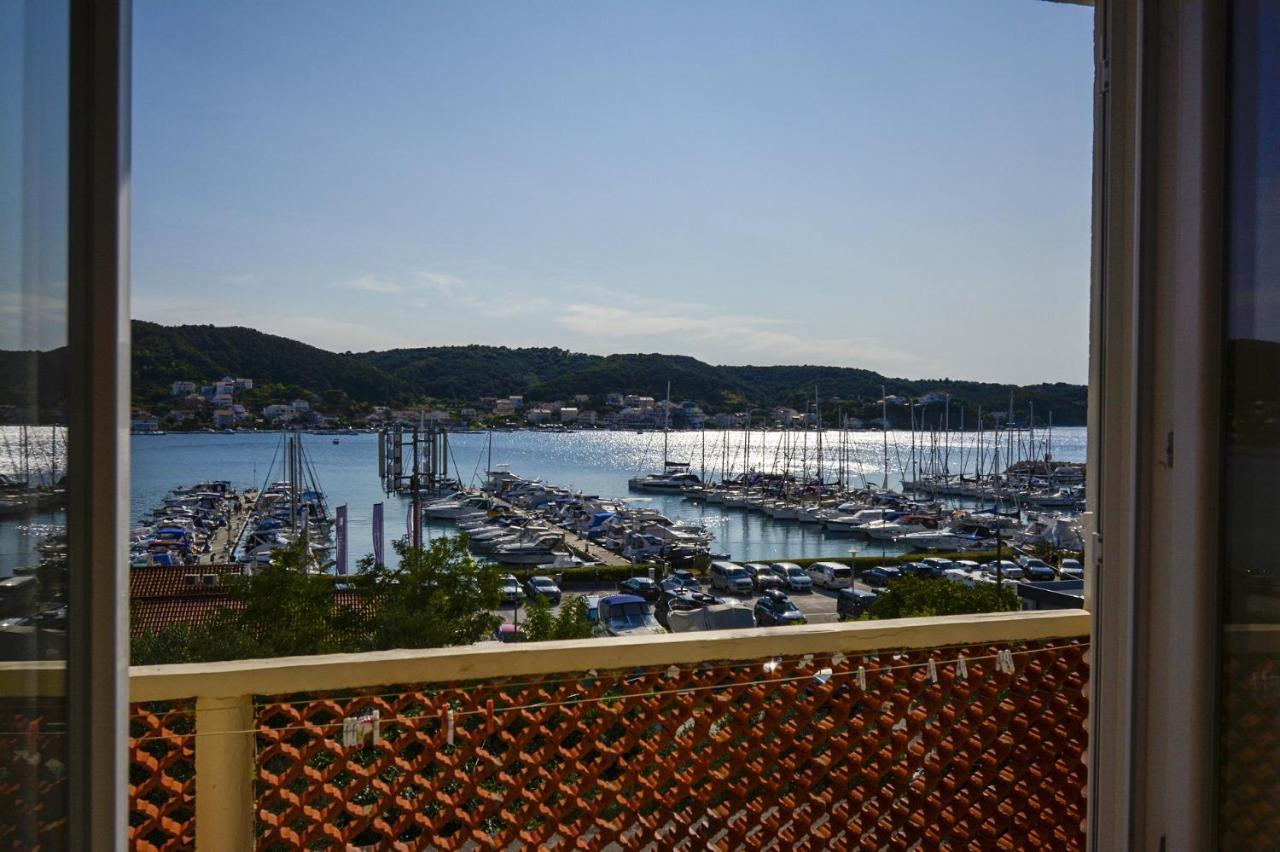 Apartmani Jasmina Supetarska Draga Exterior foto